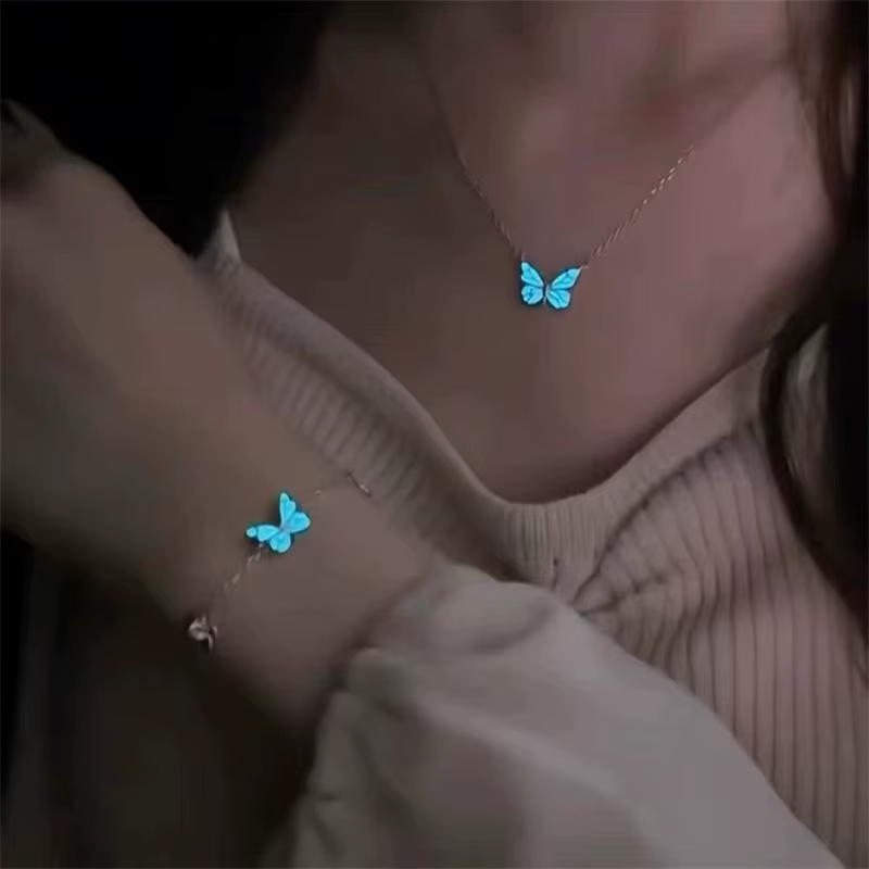 שרשרת פרפר זוהרת לילה פלואורסצנטית וינטאג' זוהרת בחושך לנשים מתנת חג המ